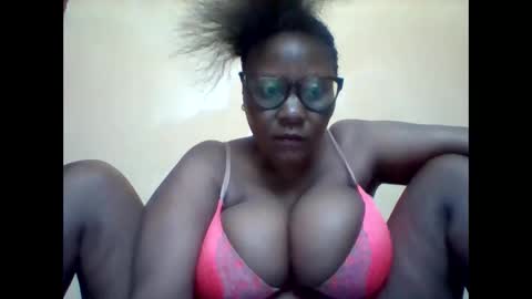Snapshot of ebonybussy chatting on September 21, 9:22 am MAMITO online show from September 21, 9:22 am
