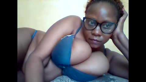 Snapshot of ebonybussy chatting on October 22, 10:48 am MAMITO online show from October 22, 10:48 am