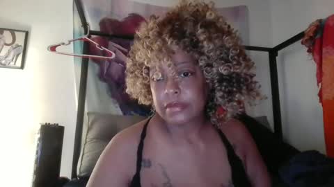 Snapshot of ebonydezire00 chatting on July 5, 3:02 am ebonydezire00 online show from July 5, 3:02 am