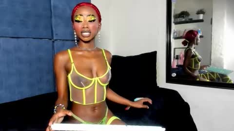 Snapshot of ebonydollx69 chatting on March 31, 10:59 am Pearl online show from March 31, 10:59 am