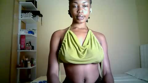 Snapshot of ebonytanqueen chatting on April 23, 1:29 am ebonytanqueen online show from April 23, 1:29 am