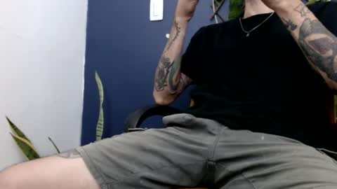 Snapshot of ed_big_cock chatting on October 5, 7:39 am Edd Gallego online show from October 5, 7:39 am