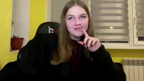 Mia online show from February 20, 2:28 pm