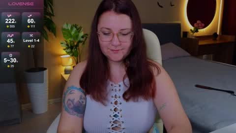 Snapshot of edalyn_af chatting on November 5, 7:36 pm online show from November 5, 7:36 pm