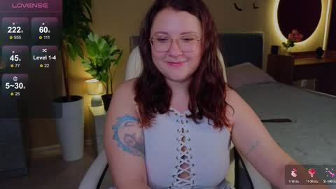 Snapshot of edalyn_af chatting on November 7, 9:59 pm online show from November 7, 9:59 pm