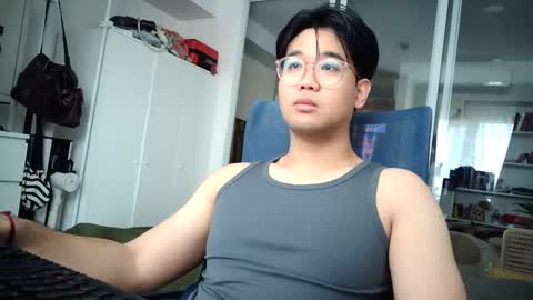 Snapshot of eddiethch chatting on February 22, 2:24 am eddi0304 online show from February 22, 2:24 am