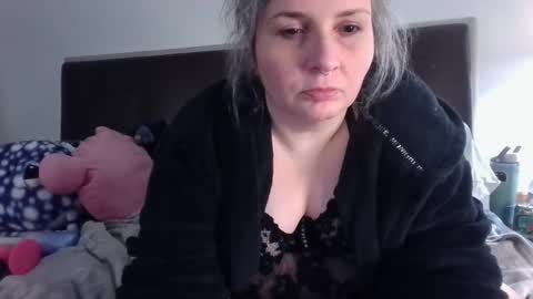 Snapshot of edenarcadia chatting on April 23, 2:35 am EdenArcadia online show from April 23, 2:35 am