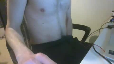 Snapshot of edging_gamer chatting on February 18, 5:42 pm edging_gamer online show from February 18, 5:42 pm