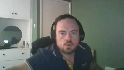 Snapshot of edhead1111434125 chatting on November 9, 9:40 am edhead1111434125 online show from November 9, 9:40 am