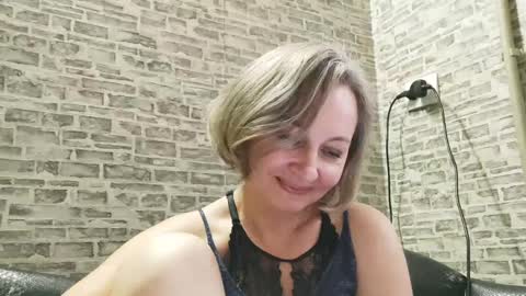 Snapshot of edithmanning chatting on December 25, 11:11 am edithmanning online show from December 25, 11:11 am