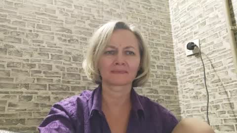 Snapshot of edithmanning chatting on December 27, 1:50 pm edithmanning online show from December 27, 1:50 pm