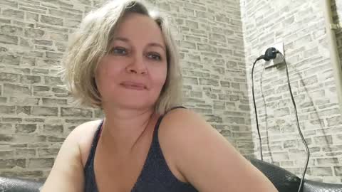 Snapshot of edithmanning chatting on January 2, 1:51 pm edithmanning online show from January 2, 1:51 pm