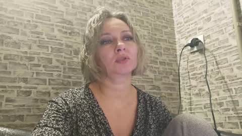 Snapshot of edithmanning chatting on January 17, 6:15 am edithmanning online show from January 17, 6:15 am