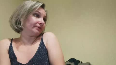 Snapshot of edithmanning chatting on February 3, 7:21 pm edithmanning online show from February 3, 7:21 pm