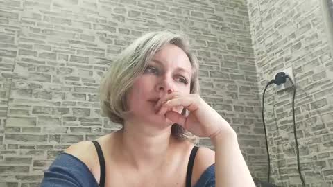 Snapshot of edithmanning chatting on February 7, 8:55 am edithmanning online show from February 7, 8:55 am