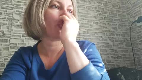 Snapshot of edithmanning chatting on February 19, 6:44 am edithmanning online show from February 19, 6:44 am