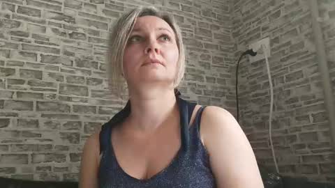 Snapshot of edithmanning chatting on March 5, 11:17 am edithmanning online show from March 5, 11:17 am