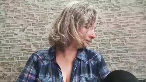 Snapshot of edithmanning chatting on October 25, 7:16 am edithmanning online show from October 25, 7:16 am