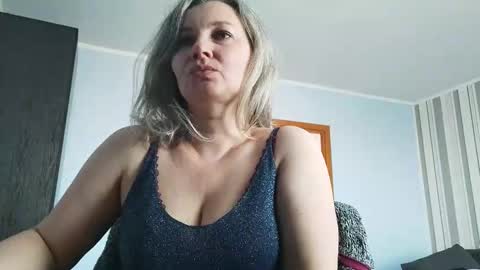 edithmanning online show from February 1, 7:51 am