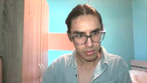 Snapshot of eduardo_andres chatting on February 21, 8:10 pm Eduardo Andrs online show from February 21, 8:10 pm