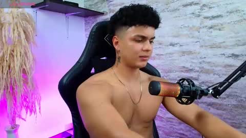 Snapshot of edward__clarck chatting on January 16, 3:45 am EDWARD CLARCK online show from January 16, 3:45 am