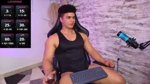 Snapshot of edward__clarck chatting on October 29, 5:20 am EDWARD CLARCK online show from October 29, 5:20 am