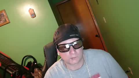 edwardaims_2please online show from April 12, 2:38 am