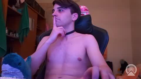 Snapshot of edwarh_01 chatting on June 10, 9:57 pm Alex online show from June 10, 9:57 pm