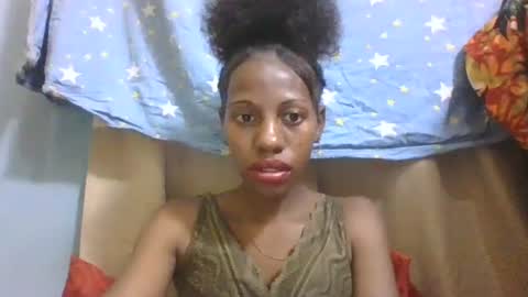 Snapshot of edwige770943 chatting on April 13, 7:14 am edwige770943 online show from April 13, 7:14 am