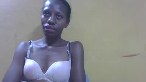 Snapshot of edwige770943 chatting on April 17, 6:22 pm edwige770943 online show from April 17, 6:22 pm