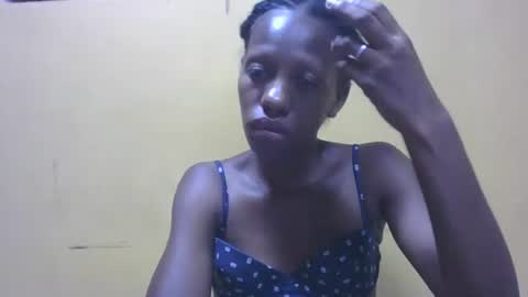 Snapshot of edwige770943 chatting on April 18, 7:18 pm edwige770943 online show from April 18, 7:18 pm