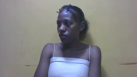 Snapshot of edwige770943 chatting on April 19, 8:02 am edwige770943 online show from April 19, 8:02 am