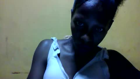 Snapshot of edwige770943 chatting on April 20, 6:27 am edwige770943 online show from April 20, 6:27 am
