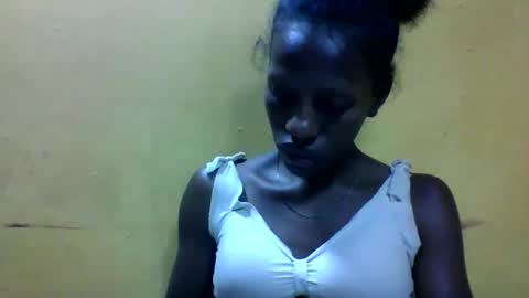 Snapshot of edwige770943 chatting on April 20, 6:31 pm edwige770943 online show from April 20, 6:31 pm