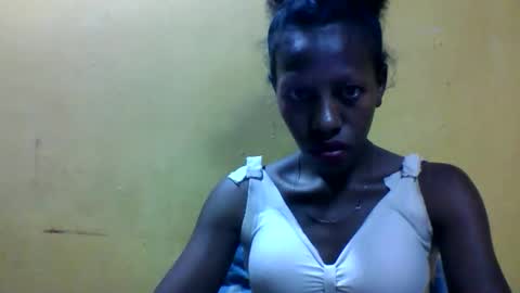 Snapshot of edwige770943 chatting on April 21, 2:15 am edwige770943 online show from April 21, 2:15 am