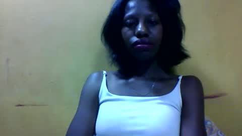 Snapshot of edwige770943 chatting on April 22, 4:48 am edwige770943 online show from April 22, 4:48 am
