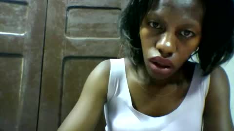 Snapshot of edwige770943 chatting on April 22, 4:52 pm edwige770943 online show from April 22, 4:52 pm