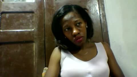 Snapshot of edwige770943 chatting on April 23, 7:52 am edwige770943 online show from April 23, 7:52 am