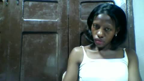 Snapshot of edwige770943 chatting on April 25, 1:52 pm edwige770943 online show from April 25, 1:52 pm