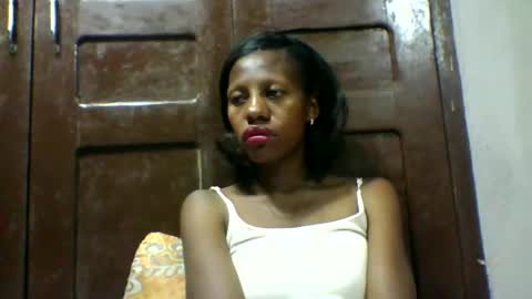 Snapshot of edwige770943 chatting on April 26, 3:26 am edwige770943 online show from April 26, 3:26 am