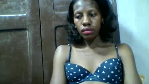 Snapshot of edwige770943 chatting on April 27, 3:43 pm edwige770943 online show from April 27, 3:43 pm