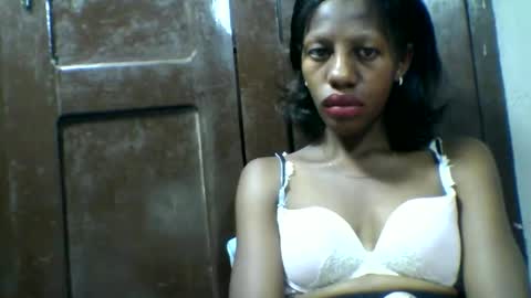 Snapshot of edwige770943 chatting on April 28, 3:44 am edwige770943 online show from April 28, 3:44 am