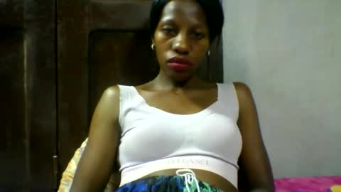 Snapshot of edwige770943 chatting on April 29, 5:17 pm edwige770943 online show from April 29, 5:17 pm
