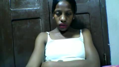 Snapshot of edwige770943 chatting on May 2, 4:06 am edwige770943 online show from May 2, 4:06 am