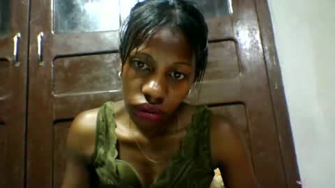 Snapshot of edwige770943 chatting on May 2, 4:12 pm edwige770943 online show from May 2, 4:12 pm