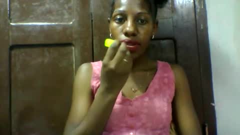 Snapshot of edwige770943 chatting on May 5, 8:33 am edwige770943 online show from May 5, 8:33 am