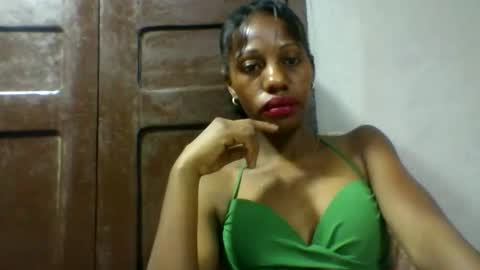 Snapshot of edwige770943 chatting on May 7, 4:18 am edwige770943 online show from May 7, 4:18 am