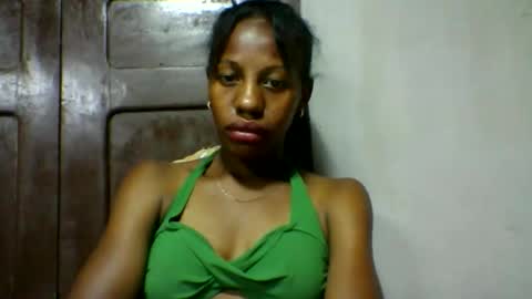 Snapshot of edwige770943 chatting on May 8, 6:41 am edwige770943 online show from May 8, 6:41 am