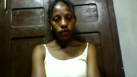 Snapshot of edwige770943 chatting on May 10, 4:17 am edwige770943 online show from May 10, 4:17 am