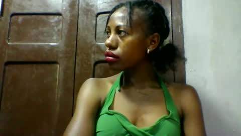 Snapshot of edwige770943 chatting on May 11, 5:35 am edwige770943 online show from May 11, 5:35 am